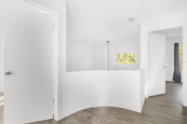 Building Photo - 14852 Laguna Beach Cir