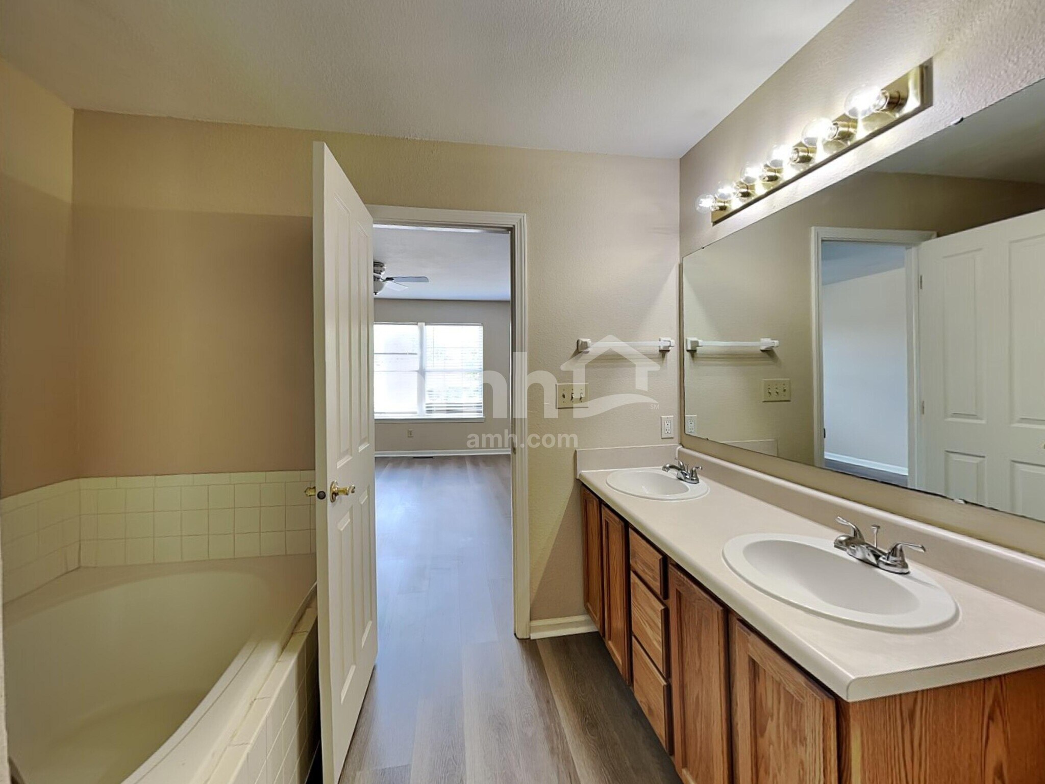 Building Photo - 12693 Glengary Dr