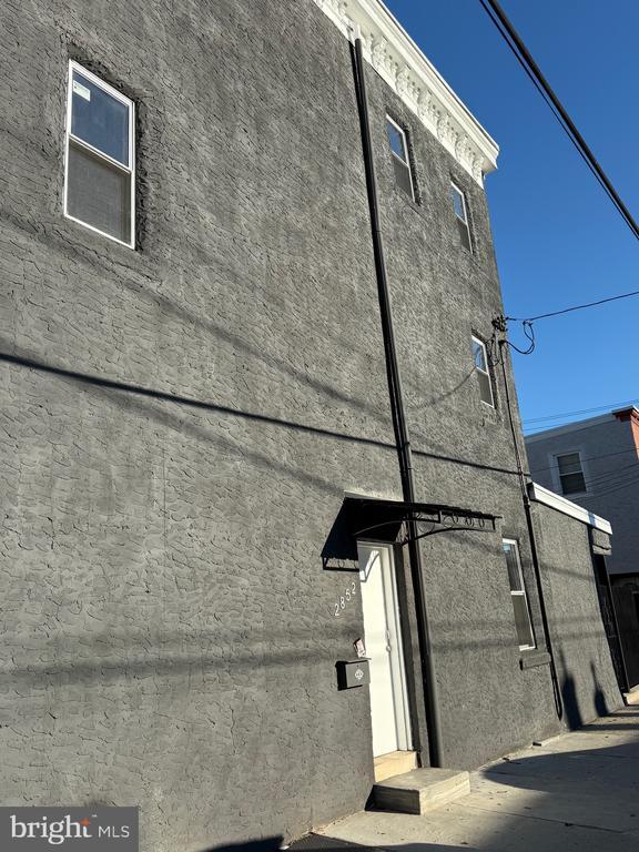 Primary Photo - 2537 E Auburn St