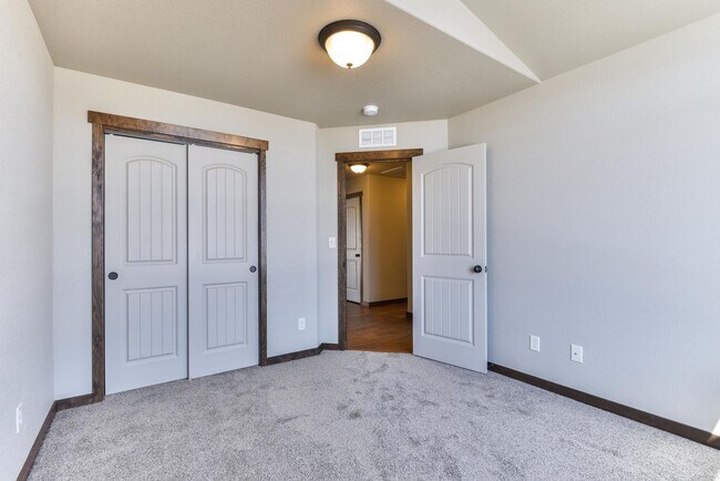 Building Photo - Beautiful Timnath Ranch Home