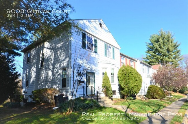 Building Photo - Charming End Unit by Huntsman Lake!