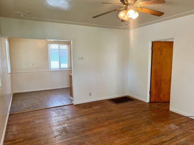 Building Photo - 1 Bedroom Duplex