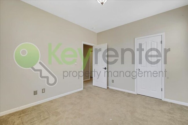 Building Photo - 6820 Cherry Ridge Cir