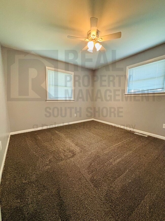 Building Photo - Remodeled 4 Bed/2 Bath Home w/ Garage & Large Backyard