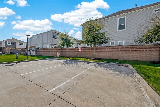 Building Photo - 3103 Little Gem Ln