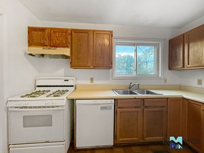 Building Photo - $0 DEPOSIT OPTION!!! CHARMING 3 BED/1 BATH RANCH IN VIRGINIA VILLAGE: HARDWOOD FLOORS, SPACIOUS L...
