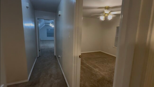 Building Photo - 408 Hidden Oaks Cir