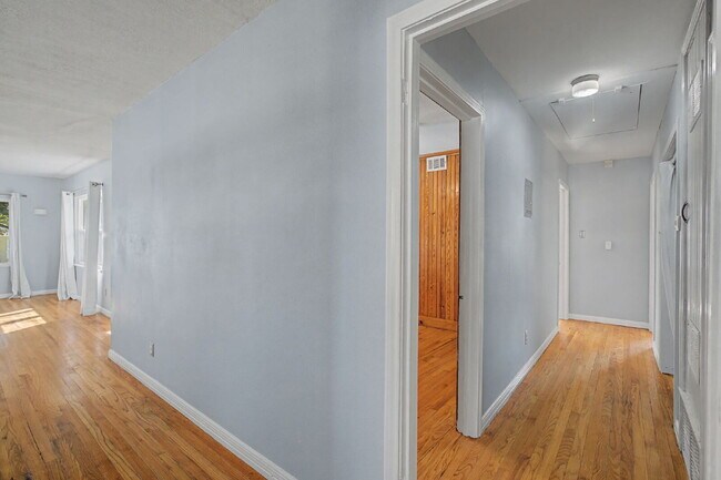 Building Photo - "Charming 1951 3-bedroom, 2-bath Classic with Modern Kitchen Updates & Spacious Backyard!"