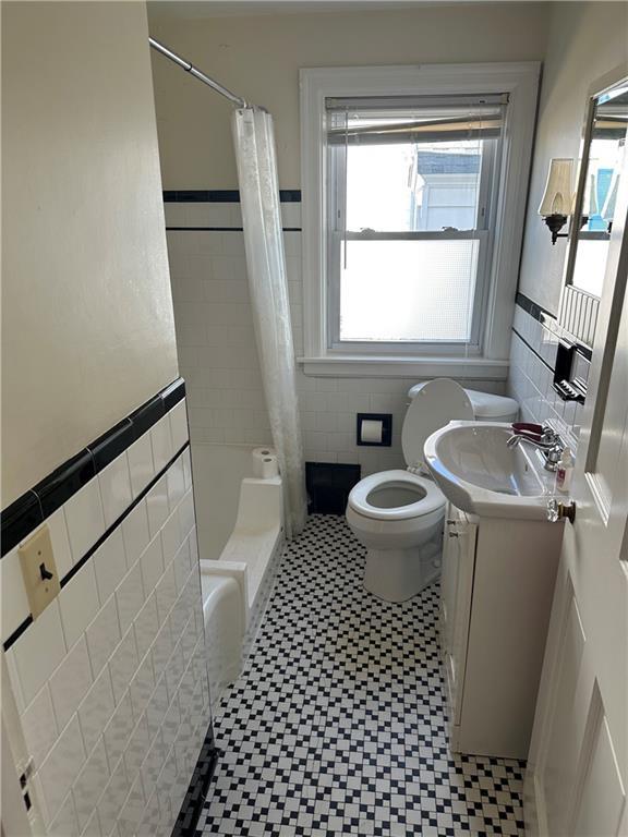 Building Photo - 70 Community Dr