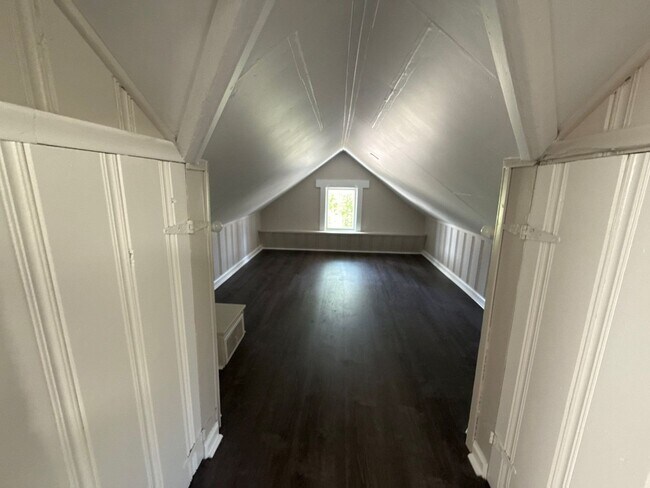 Building Photo - Fully Renovated 3-Bedroom Home – Move-In R...