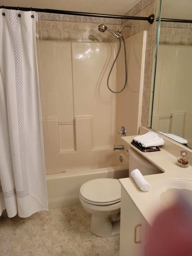 BAÑO - 17405 NW 75th Pl