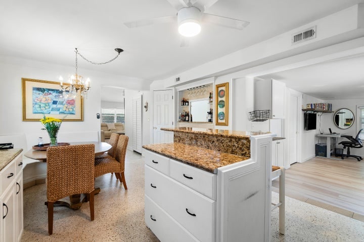 Building Photo - 321 Forsyth St