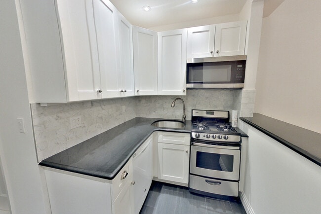 Building Photo - 417 3rd Ave