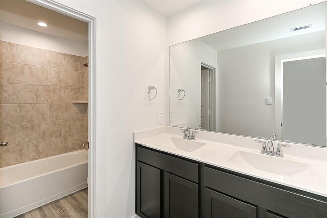 Building Photo - 3021 Mesa Dr