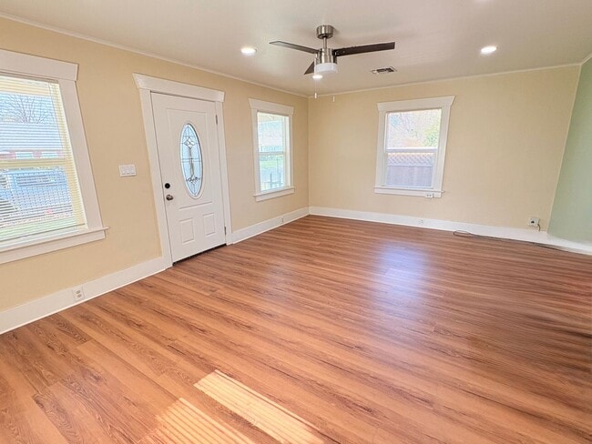 Building Photo - 210 Las Flores Ave