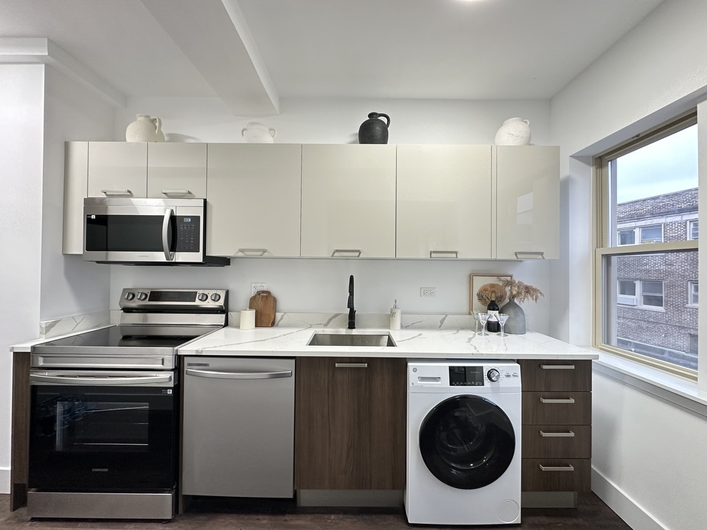 Building Photo - 1555 W Hollywood Ave