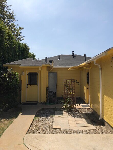 Building Photo - 647 Brooks Ave