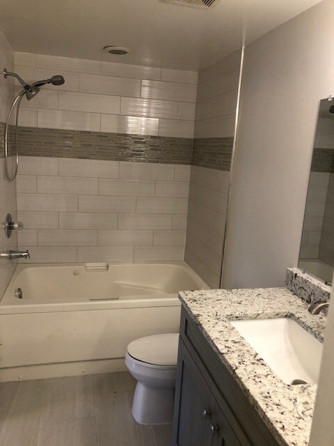 Full Bath - 1045 N Utah St