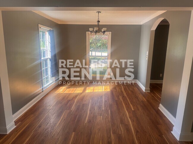 Building Photo - 514 Country Club Pl