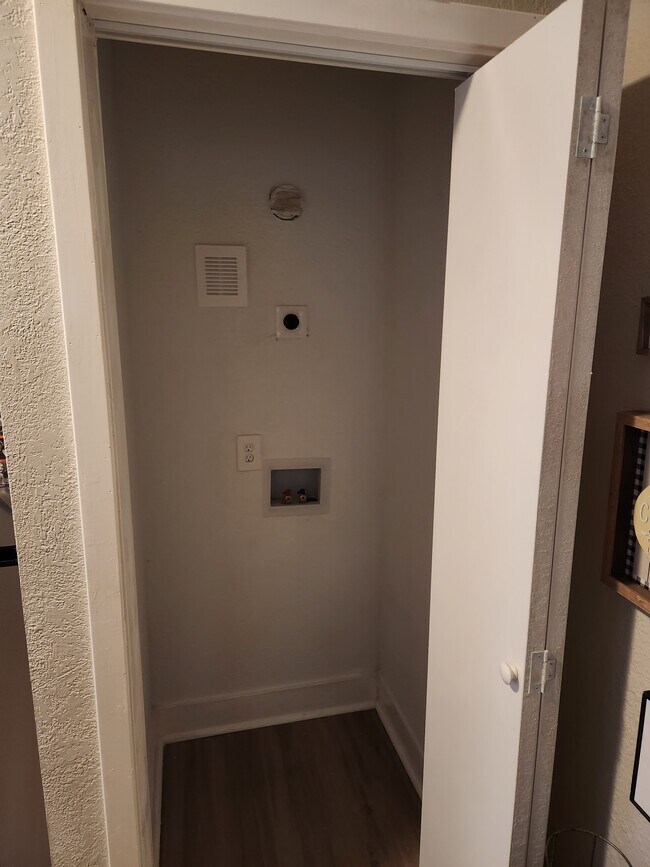 Building Photo - 3020 Sappington Pl