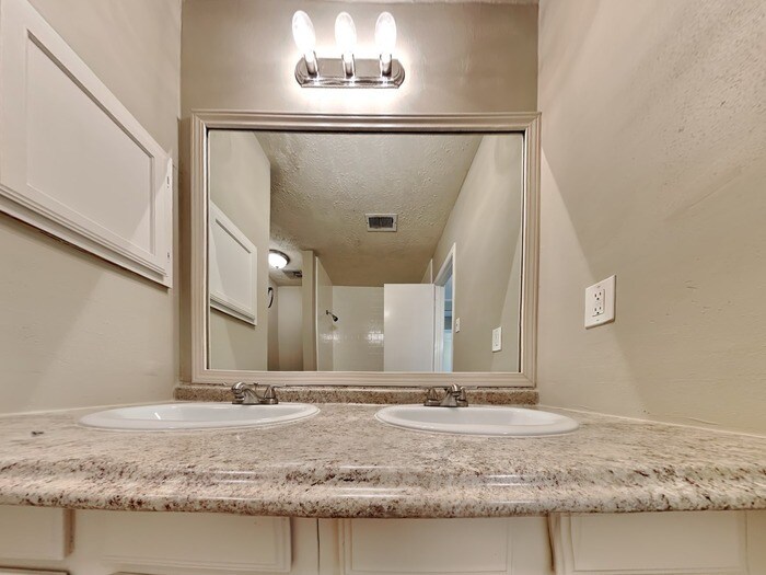 Building Photo - 5927 Woodmancote Dr