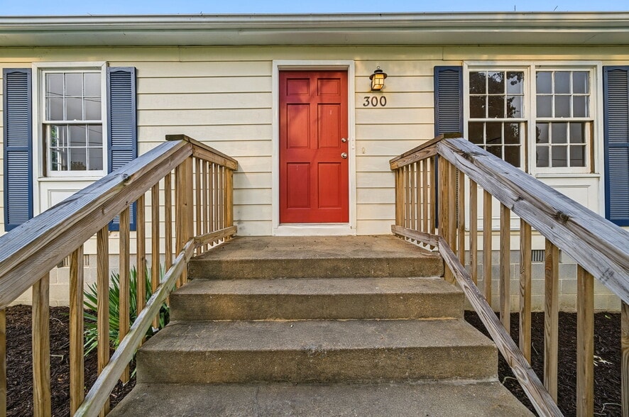 Building Photo - 300 Marlin Dr