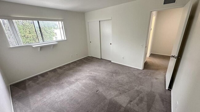 Building Photo - 2424 Santa Ana Ave