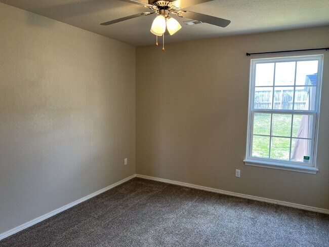 Building Photo - Charming 3 Bed, 2 Bath Rental Property in Barling, AR - Move-in Ready!