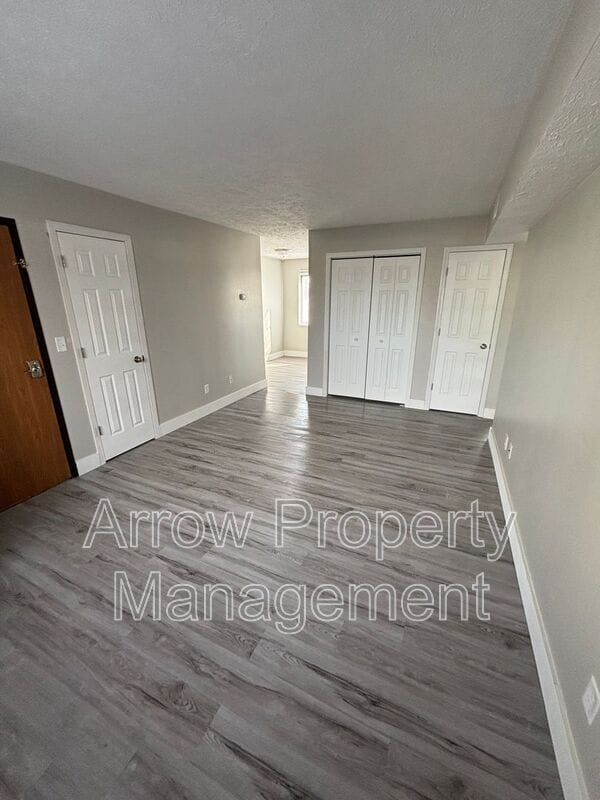 Building Photo - 2481 E 5th Ave