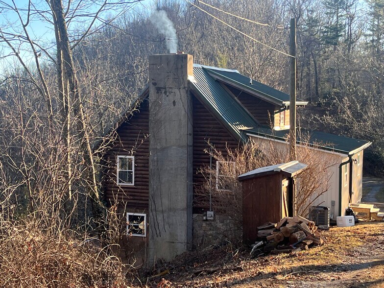 Building Photo - 682 Windridge Dr