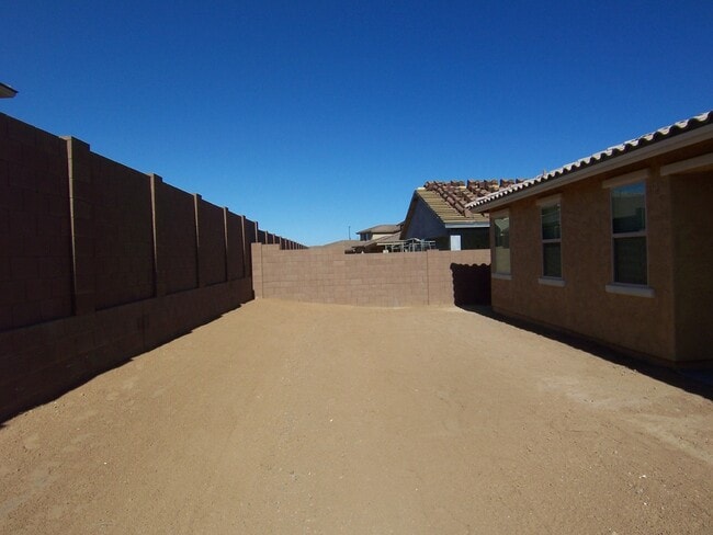 Building Photo - Gilbe Single Story 4 Bedroom