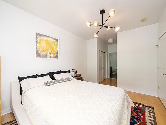 Building Photo - 443 2nd St