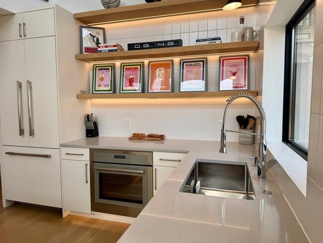 Building Photo - 22 Parker St