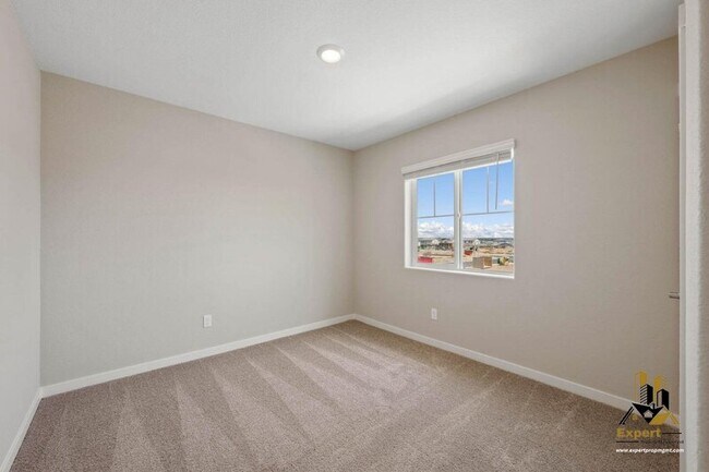 Building Photo - 2725 Bedell St