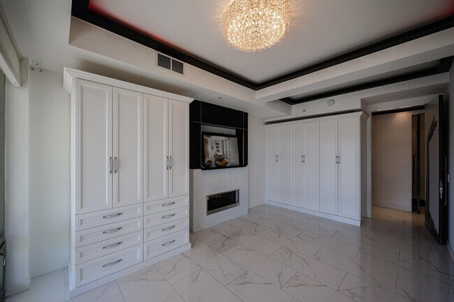 Building Photo - 7157 E Rancho Vista Dr