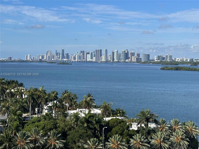 Building Photo - 7900 Harbor Island Dr