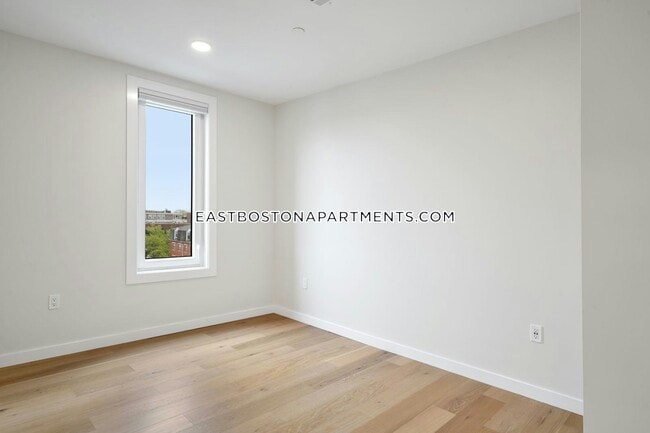 Building Photo - 194 Sumner St