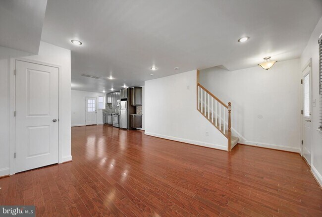 Building Photo - 458 Oakwood St SE