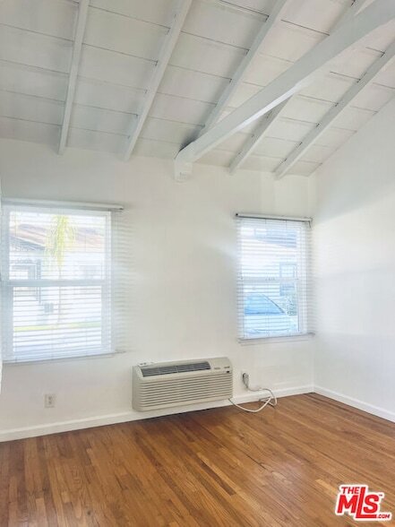 Building Photo - 600 E Chevy Chase Dr