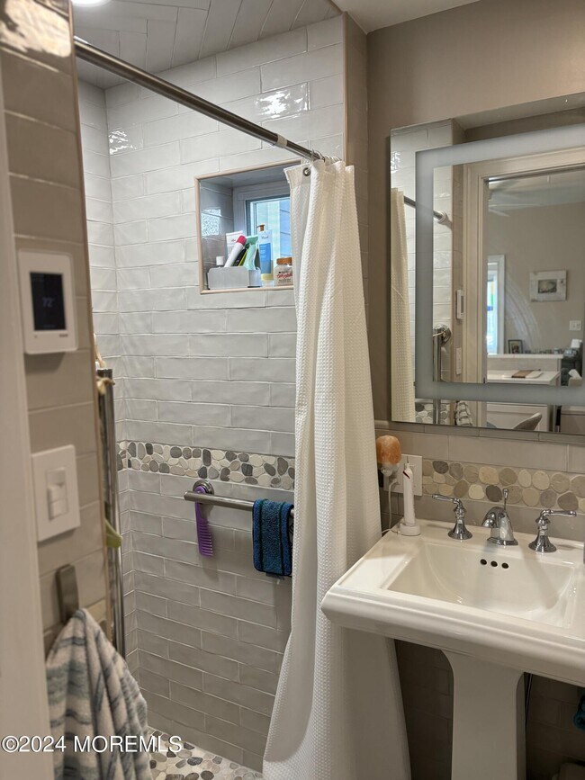 Building Photo - 7 Abbott Ave