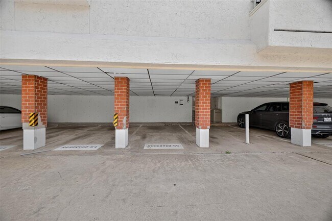Building Photo - 3115 Helms St