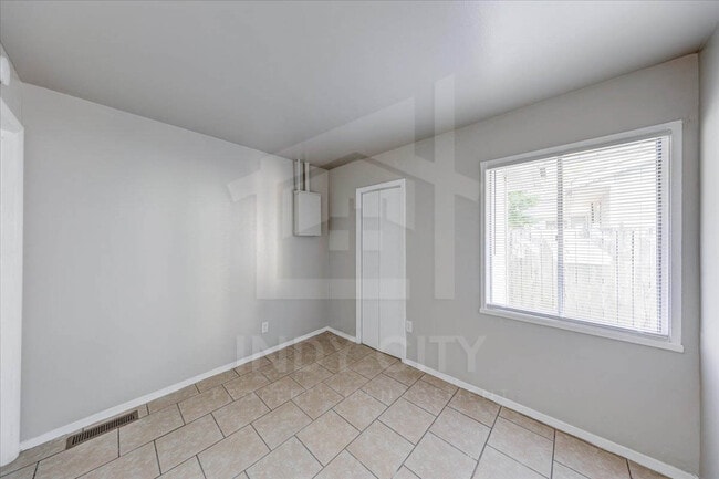 Building Photo - 3224 Welch Dr