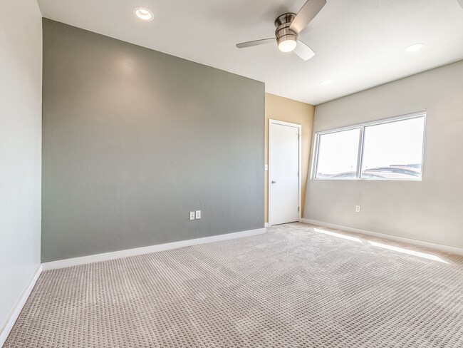 Building Photo - Military/First Responder Discount Available- 3 Bedroom/2 Bath  Downtown OKC Condo WITH 2 Covered ...