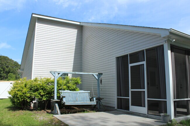 Building Photo - 1012 High Point Ave SW