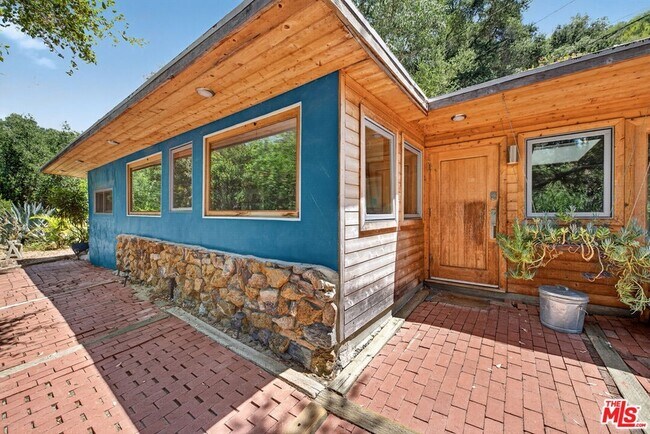 Building Photo - 1738 Topanga Skyline Dr