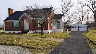Building Photo - CHECK ME OUT!  3 Bedrooms, 2 Full Baths, B...
