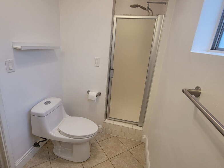 Building Photo - 17565 Bullock St