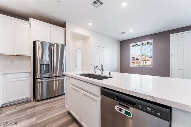 Building Photo - 5730 Sky Pointe Dr