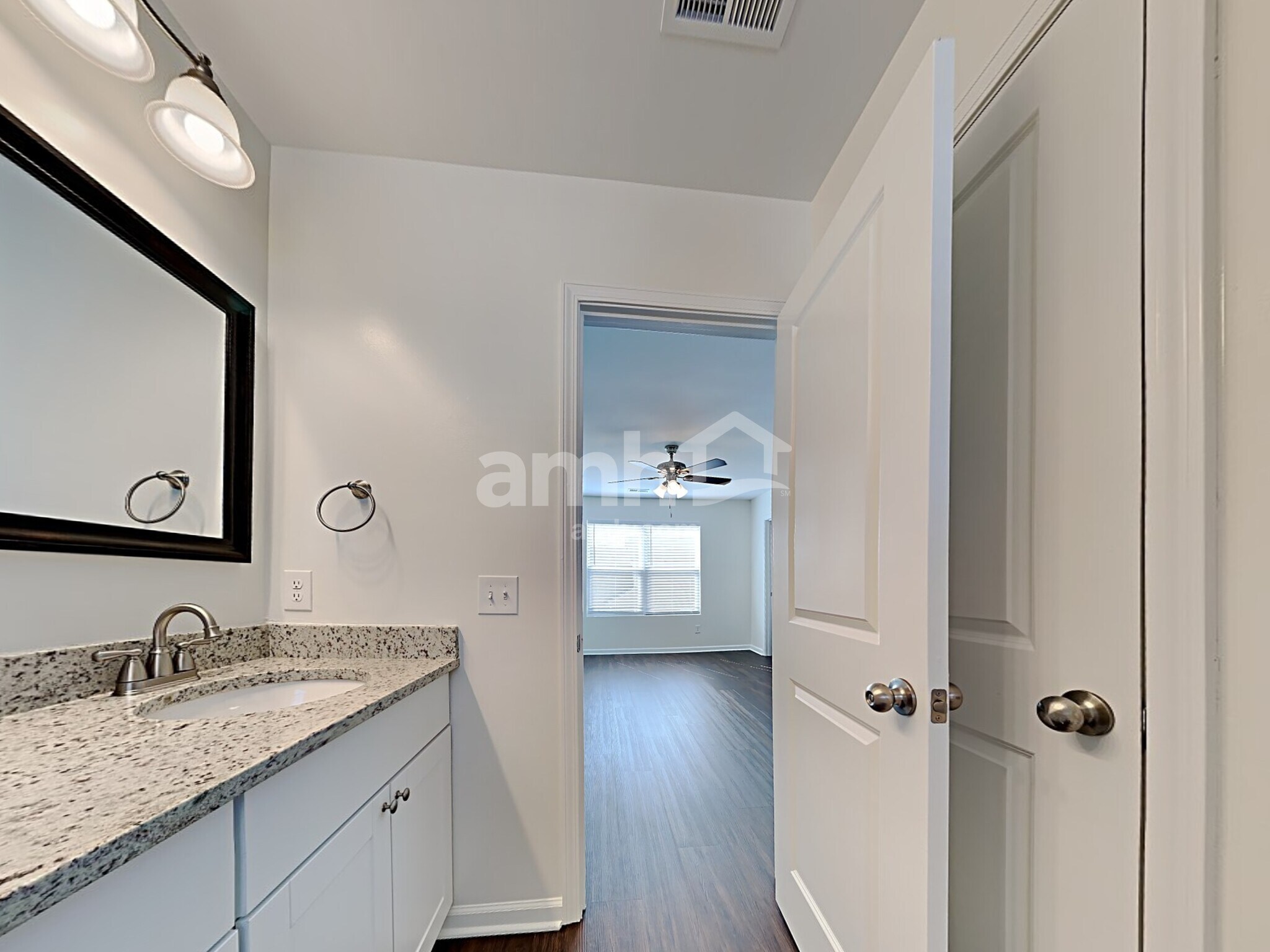 Building Photo - 405 Ridgedale Rd