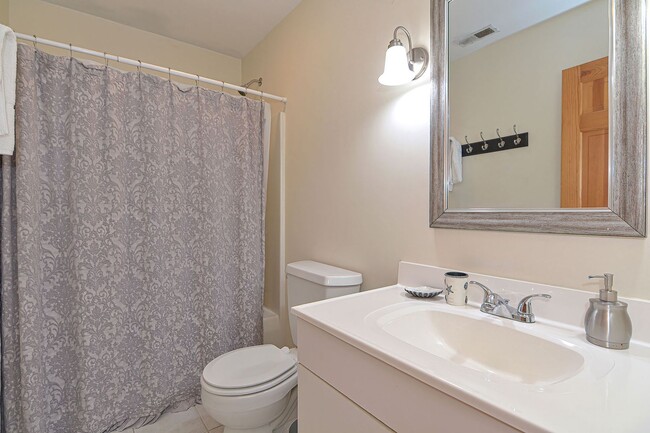 Building Photo - Winter Rental: Wingaerchic (Dog-friendly!)
